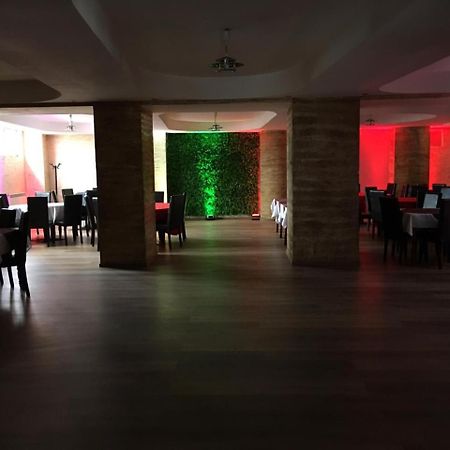 Haţeg Hotel Rustic מראה חיצוני תמונה