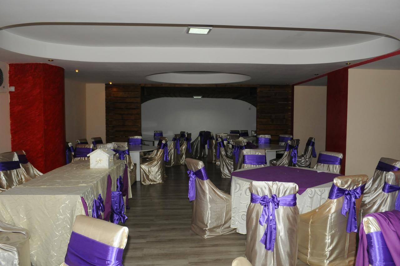 Haţeg Hotel Rustic מראה חיצוני תמונה