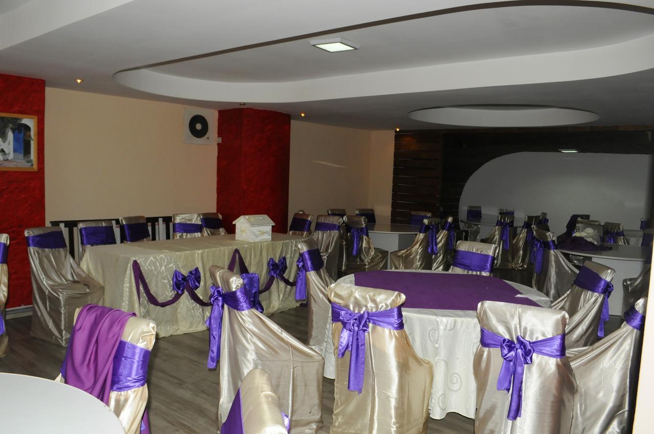 Haţeg Hotel Rustic מראה חיצוני תמונה