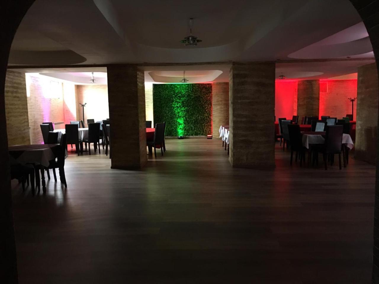 Haţeg Hotel Rustic מראה חיצוני תמונה