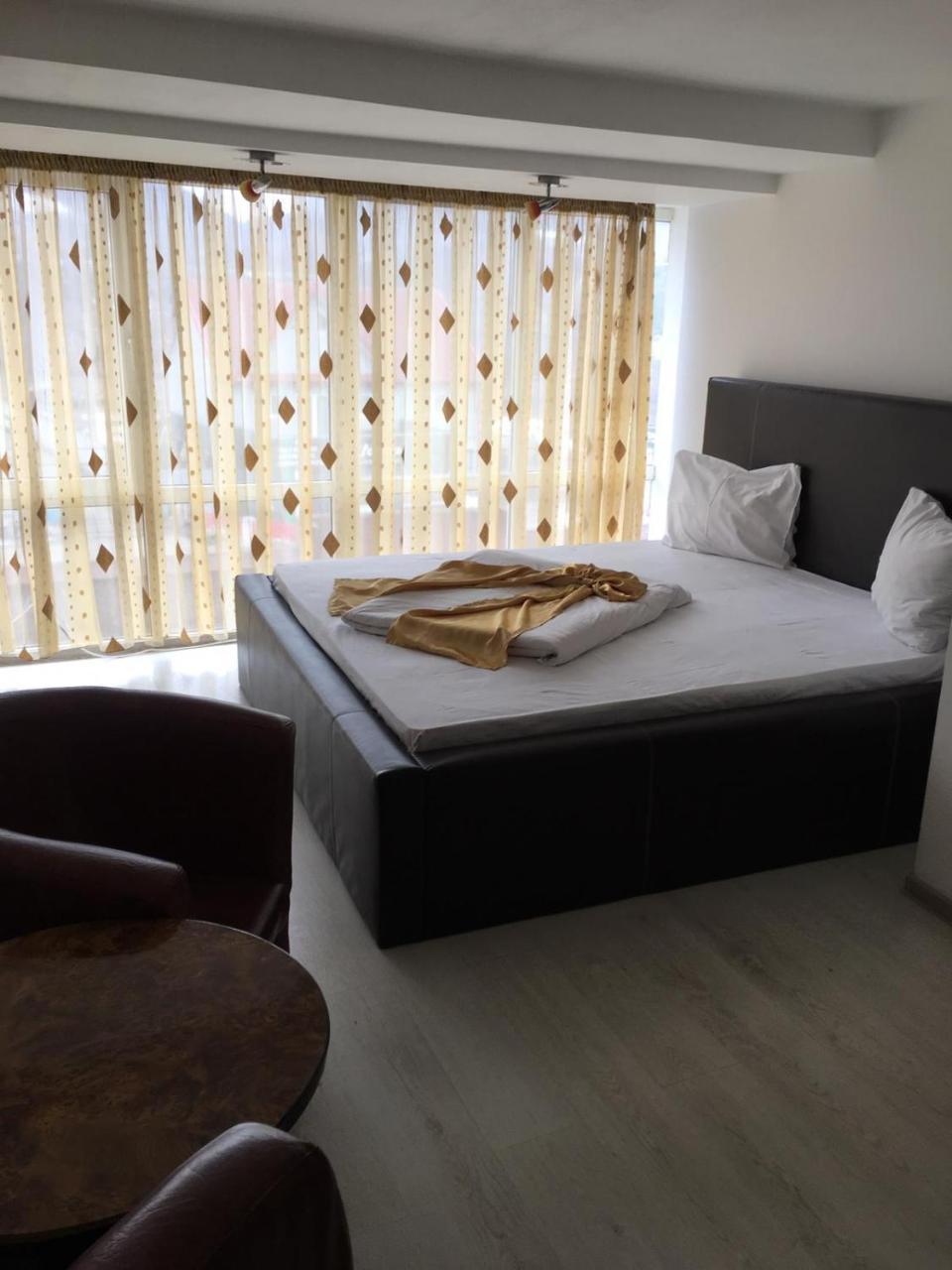 Haţeg Hotel Rustic מראה חיצוני תמונה